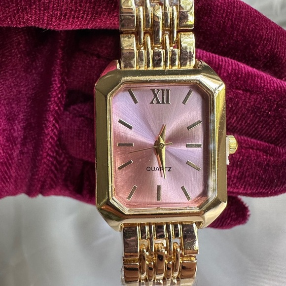 Panthers Stainless steel 
High quality 
Gold and Purple Women's Watch - Picture 6 of 8